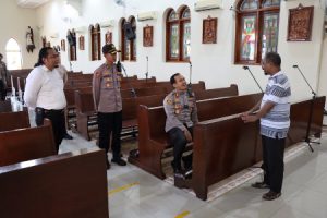 POLRES SUMENEP GALAKKAN GERAKAN PEMBAGIAN KITAB SUCI KEPADA UMAT BERAGAMA DI WILAYAH HUKUM POLRES SUMENEP