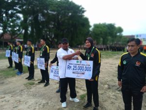 TEPATI JANJI, BUPATI PAMEKASAN SERAHKAN BONUS RP 1 MILIAR LEBIH UNTUK ATLET PERAIH MEDALI PORPROV 2022