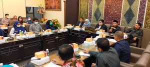 Pasca Ditutup, Puluhan Relawan RS Lapangan Covid 19 Wadul DPRD Jatim