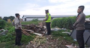 Antisipasi Judi Merpati, Polsek Tambaksari Bersama 3 Pilar Rutin Adakan Patroli