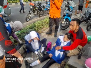 Dua Siswi Pengendara Motor Mencium Aspal, Gegara Hindari Mobil