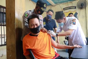 Polresta Mojokerto Gelar Vaksinasi di Rutan, Puluhan Tahanan Divaksin Booster