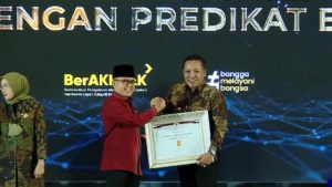 Predikat SAKIP Meningkat, Bupati Sampang Terima Penghargaan dari Menpan RB