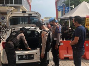 Penjagaan Akses Masuk Mapolres Gresik Diperketat