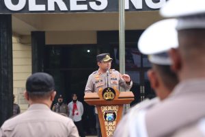 Pimpin Upacara Kenaikan Pangkat Penghargaan, Kapolres Nganjuk: Semua Punya Kesempatan Sama Sepanjang Tidak Menyimpang