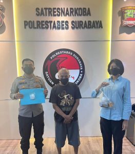 Satresnarkoba Polrestabes Surabaya Ringkus Seorang Kakek Pengedar Sabu