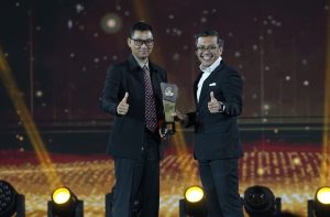 Jalankan Visi Menteri BUMN, Dirut PLN Dinobatkan Jadi CEO of The Year