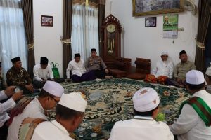 Kapolres Gresik Hadiri Haul KH. Muhammad Tsani Dan Embah Nyai ke-124 Di Ponpes Qomaruddin