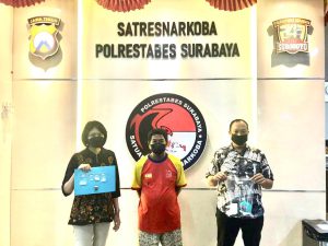 Satresnarkoba Polrestabes Surabaya Grebeg Rumah MN pemilik Sabu seberat 14,19 Gram Sabu