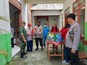 Bagikan Sembako dan Layanan Kesehatan Gratis, Kapolres Nganjuk: Pelayanan Pemerintahan Harus Merata Hingga Pelosok