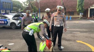 Jelang Nataru, Polres Bojonegoro Cek Kesiapan Ranmor dan Perlengkapan Pengamanan