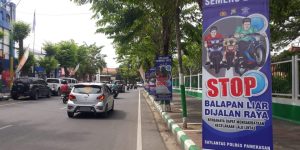 Jelang Nataru, Satlantas Polres Pamekasan Pasang Banner, Spanduk Dan Baliho Sosialisasi Ops Lilin Semeru 2022