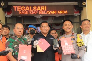 Tiga Pengedar Sabu Tak Berkutik Saat Dihentikan Polisi di Traffic Light Surabaya