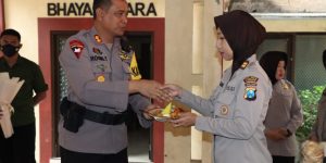Hari Ibu, Kapolres Pamekasan Berikan Kejutan Kepada Para Polwan dan PNS Polri