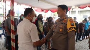 Berbagi Kasih, Polres Ponorogo Berbagi Sembako Kepada Jemaat Gereja Santa Maria