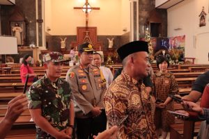 Pastikan Libur Nataru Aman, Kemenko PMK RI Kunjungi Gereja dan Pos Pam Polres Ponorogo