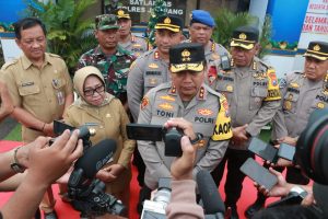 Cek Anggota di Posyan Nataru, Kapolda Jatim Berikan Semangat