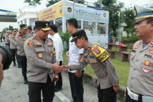 Libur Nataru, Kapolda Jatim Atensi Kamseltibcarlantas Jalur Tol Mojokerto – Surabaya
