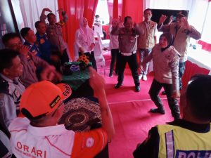 Polres Bondowoso Beri Ice Breaking untuk Personel Jaga Pos Pam dan Pos Yan Nataru Cegah Stres dan Suntuk