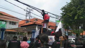 Awal Tahun 2023 AMI Turun Aksi Demo Besar-besaran Dikedai Kopi Starbucks, Kedai Mie Gacoan, BPOM Surabaya, DPRD Jatim dan Kejati Jatim