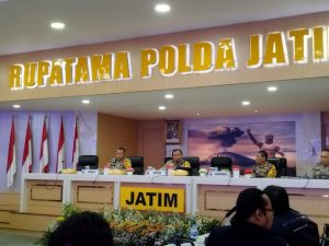 Selama Tahun 2022, Kapolda Jatim Bahas Pelanggaran Disiplin Anggota Hingga Perlintasan KA Tanpa Palang Pintu Bisa Sebabkan Kecelakaan