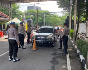 Polda Jatim Tingkatkan Penjagaan Pasca Ledakan Bom Bunuh Diri di Bandung