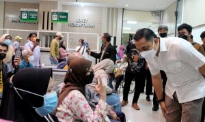 KOMPENSASI RP 50 RIBU UNTUK KETERLAMBATAN PELAYANAN, PERCEPAT LAYANAN DI RSUD SOEWANDHIE DAN BDH SURABAYA