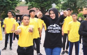 Ketua Bhayangkari Polda Jatim ikut Senam dan Lomba di SLB Gresik