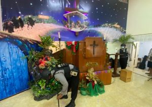 Polres Nganjuk Gunakan Metal Detector dan Anjing Pelacak Sterilisasi Gereja Jelang Misa Natal