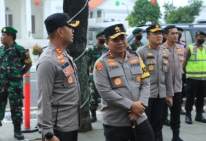 Libur Nataru Kapolda Jatim Meninjau Pos Pelayanan Ops Lilin Semeru 2022 dan Obyek Wisata