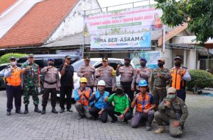 Tinjau Langsung ke Gereja, Kapolres Gresik : Kami Pastikan Aman