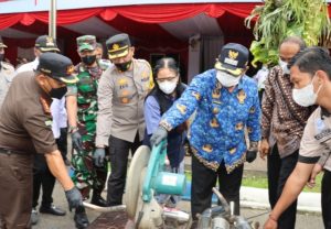 Bersama Forkopimda, Polres Tulungagung Musnahkan Ribuan Botol Miras Hasil Operasi
