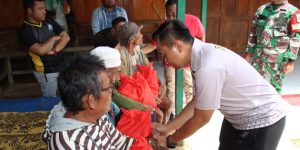 Berikan Bansos, Kapolres Bangkalan: Selipkan Doa Bangkalan Aman dan Sejahtera