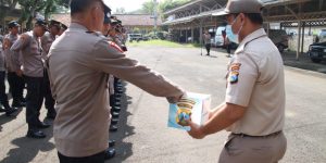 Pupuk Jiwa Sosial, Polres Bangkalan Budayakan Isi Kotak ‘Semangat’