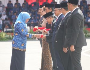 Gubernur Khofifah Minta ASN dan Guru Maksimal dalam Melayani Masyarakat