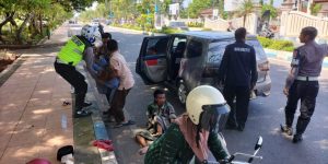 Diduga Menyebrang Tiba-Tiba, Polres Bangkalan Polda Jatim Evakuasi Korban Lakantas