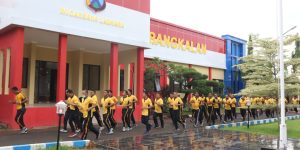 Solid! Anggota Polres Bangkalan Berbaur dalam Sabtu Sehat Berolahraga