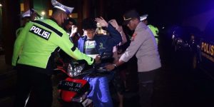 Antisipasi Adanya Gangster, Polres Bangkalan Periksa Pengendara Remaja