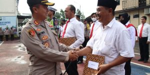 Kapolres Bangkalan Beri Penghargaan Terhadap Sekdes Parseh