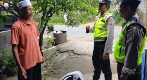 Unit Patroli Polsek Tajinan Polres Malang Patroli Dialogis Dengan Warga, Ajak Bersama Jaga Situasi kamtibmas Tajinan Kondusif