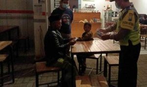 Unit Patroli Polsek Tajinan Pores Malang Giatkan Operasi Yustisi, Tingkatkan Kesadaran masyarakat Patuhi Protokol Kesehatan