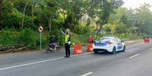 Cegah Terjadinya Laka, Satlantas Polres Bangkalan Polda Jatim PAM Pagi di Akses Masuk Suramadu