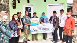 DUKUNG PROGRAM PEMERINTAH KOTA, PDAM SURABAYA BEDAH RUMAH TIDAK LAYAK HUNI DAN BANGUN JAMBAN SEHAT