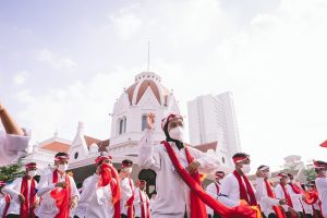 TARI REMO PELAJAR SURABAYA PECAHKAN REKOR MURI DUNIA KATEGORI SUPERLATIF