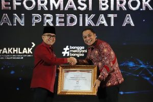 SATU-SATUNYA KOTA DI INDONESIA, PEMKOT SURABAYA RAIH PERINGKAT A INDEKS REFORMASI BIROKRASI