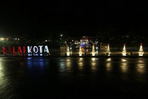 ORNAMEN NATAL TERPASANG DI BEBERAPA KAWASAN SURABAYA, WALI KOTA ERI CAHYADI: SURABAYA MERUPAKAN KOTA TOLERANSI
