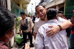 KUNJUNGI PENERIMA MANFAAT DANDAN OMAH, WALI KOTA ERI CAHYADI INGIN TAHU KEADAAN WARGA