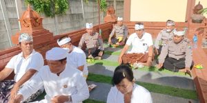 Ibadah Hari Raya Galungan di Pura Kertha Bumi Bhayangkara