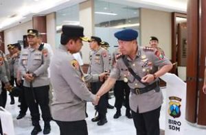 Kapolda Pimpin Mutasi Jabatan Kabid Propam – Dansat Brimob – Kabidkum dan Jajaran Kapolres di Polda Jatim