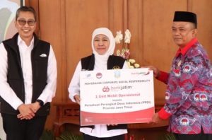 Bank Jatim Serahkan CSR Mobil Keperangkat Desa, PMI Bangkalan, dan 19 Unit PJUTrenggalek